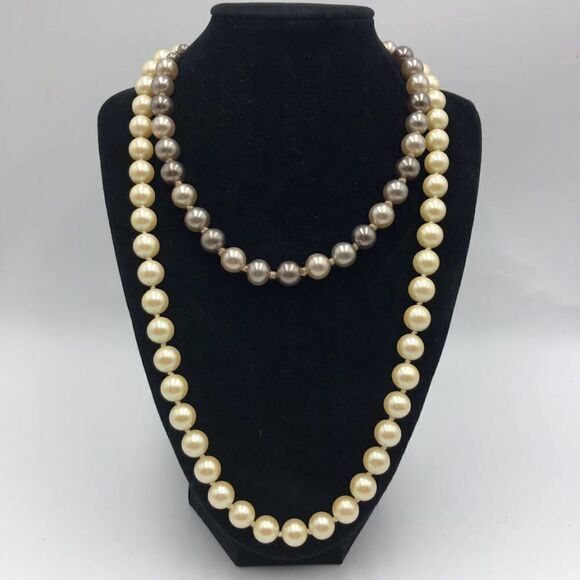 Vintage MCM Lot of 2 Faux Pearl Necklaces Pearl White and Grayish/Beige Japan - Picture 3 of 10